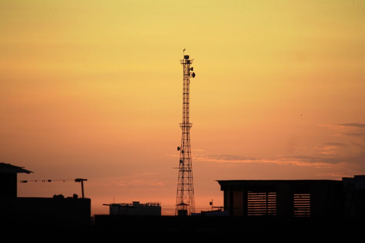 Rachat de SFR : les négociations reprennent, le tribunal tranche le 26 octobre